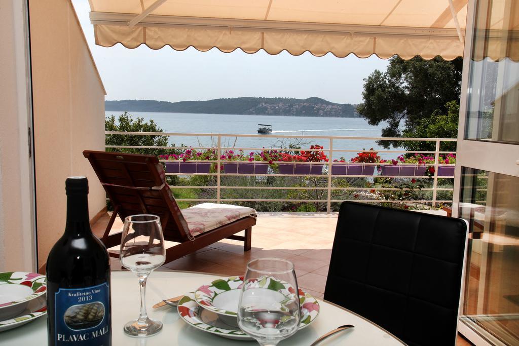 Gem Of The Sea Luxury Beach Apartment With Brand New Heating Infinity Pool Trogir Ngoại thất bức ảnh