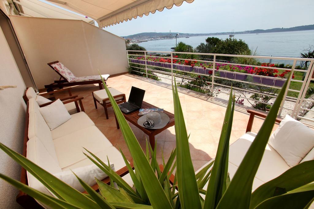 Gem Of The Sea Luxury Beach Apartment With Brand New Heating Infinity Pool Trogir Ngoại thất bức ảnh