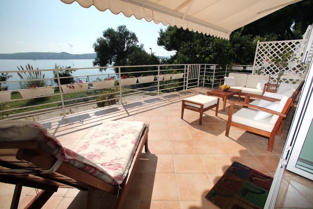 Gem Of The Sea Luxury Beach Apartment With Brand New Heating Infinity Pool Trogir Ngoại thất bức ảnh