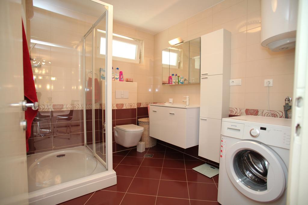 Gem Of The Sea Luxury Beach Apartment With Brand New Heating Infinity Pool Trogir Ngoại thất bức ảnh