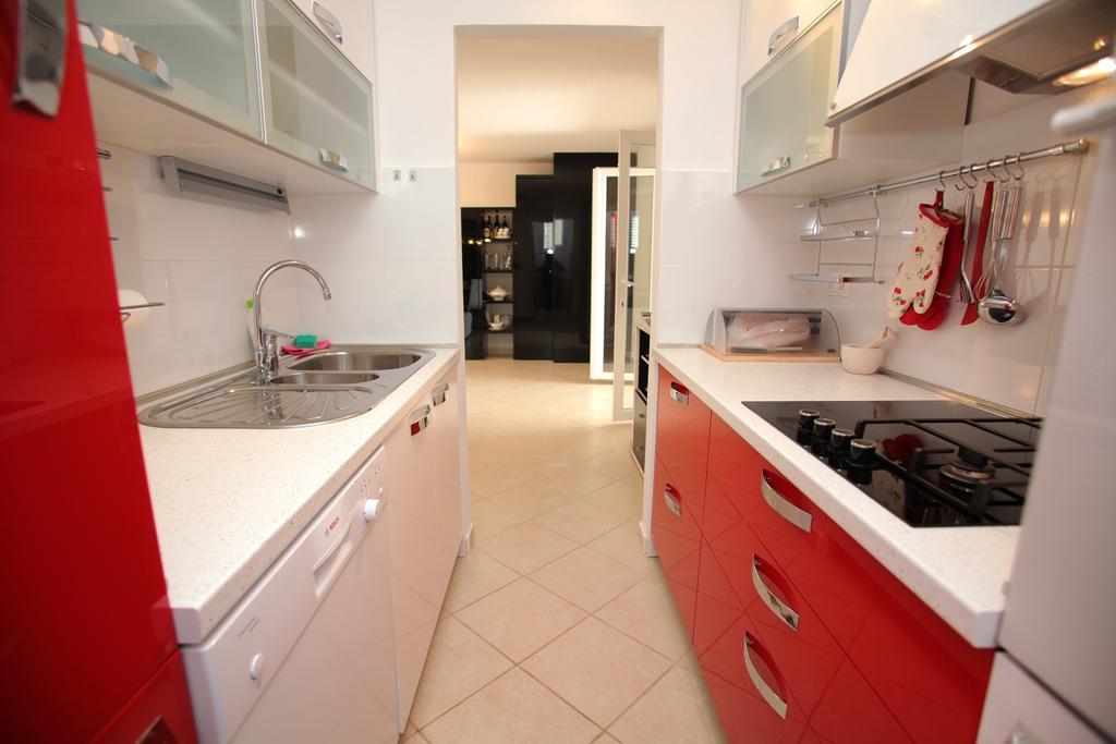 Gem Of The Sea Luxury Beach Apartment With Brand New Heating Infinity Pool Trogir Ngoại thất bức ảnh