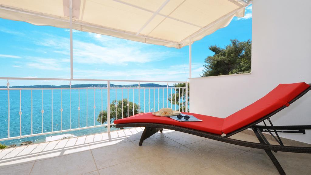 Gem Of The Sea Luxury Beach Apartment With Brand New Heating Infinity Pool Trogir Ngoại thất bức ảnh