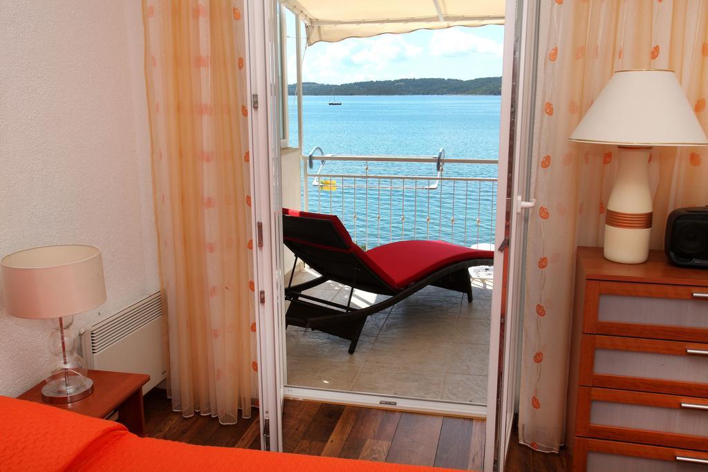 Gem Of The Sea Luxury Beach Apartment With Brand New Heating Infinity Pool Trogir Ngoại thất bức ảnh
