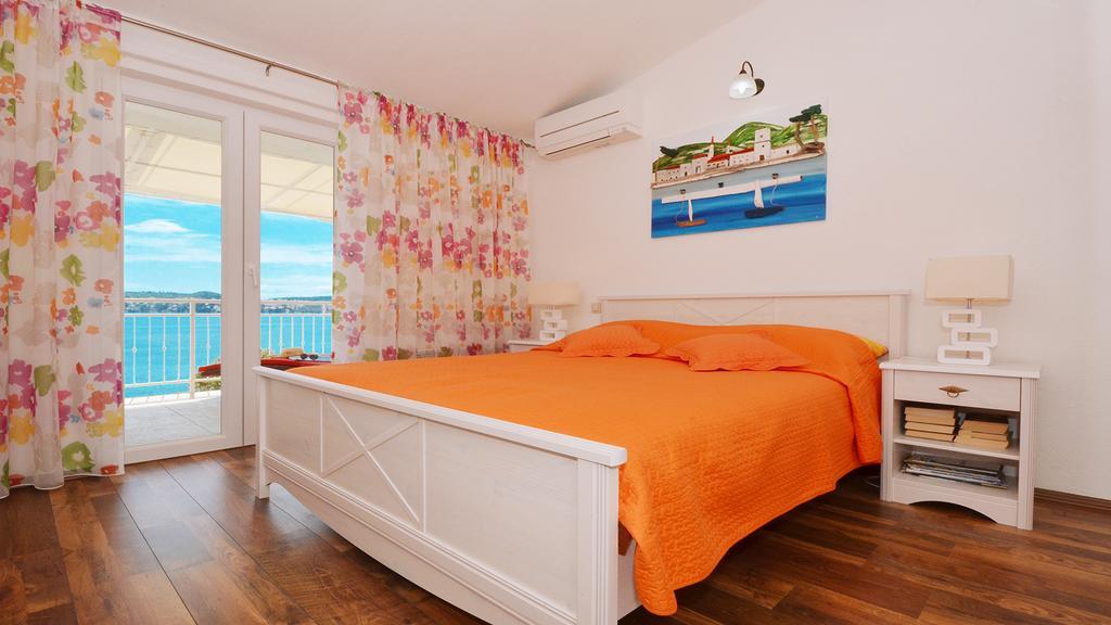 Gem Of The Sea Luxury Beach Apartment With Brand New Heating Infinity Pool Trogir Ngoại thất bức ảnh