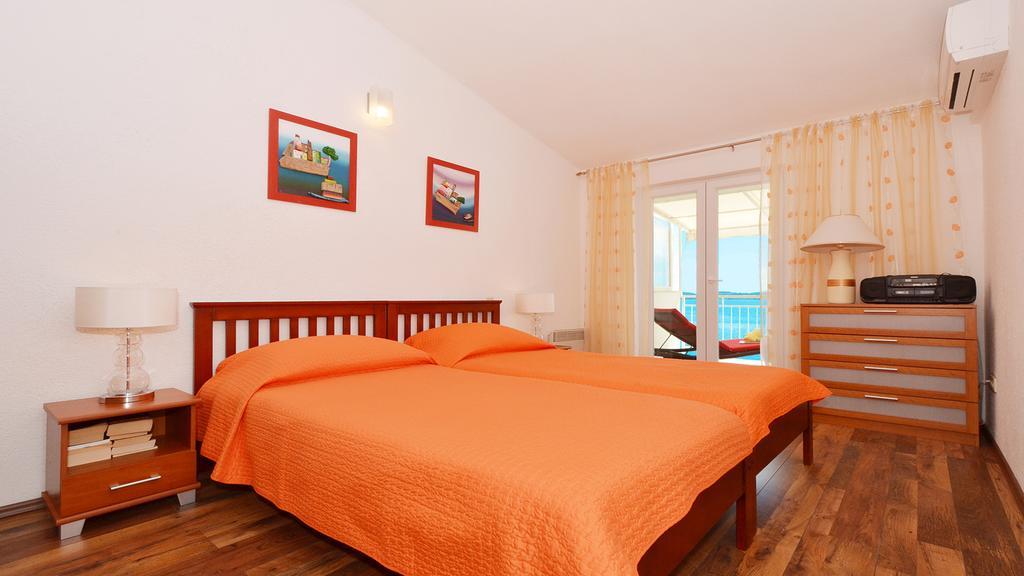 Gem Of The Sea Luxury Beach Apartment With Brand New Heating Infinity Pool Trogir Ngoại thất bức ảnh