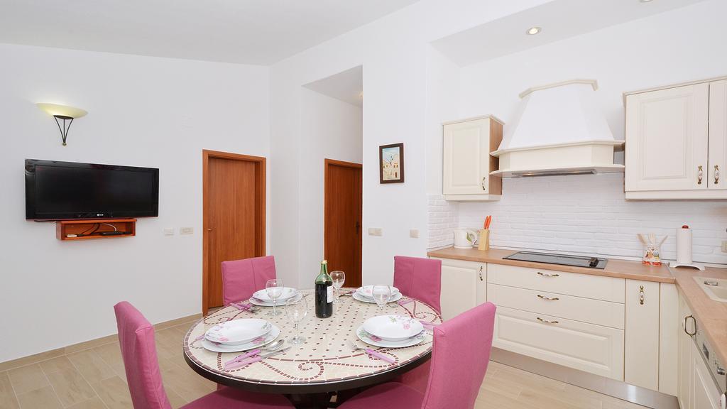 Gem Of The Sea Luxury Beach Apartment With Brand New Heating Infinity Pool Trogir Ngoại thất bức ảnh