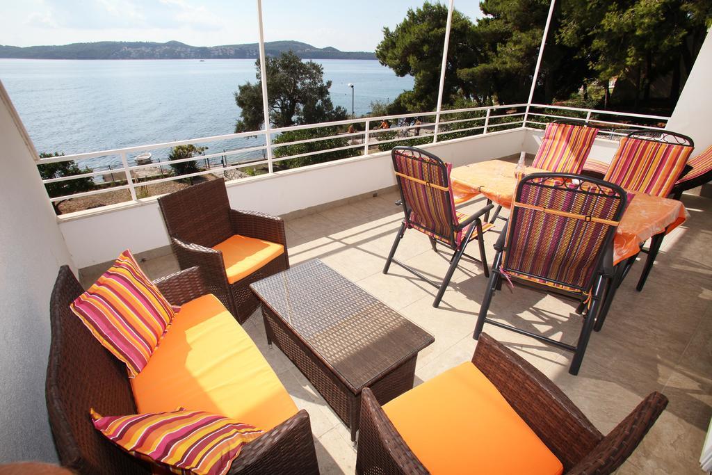 Gem Of The Sea Luxury Beach Apartment With Brand New Heating Infinity Pool Trogir Ngoại thất bức ảnh