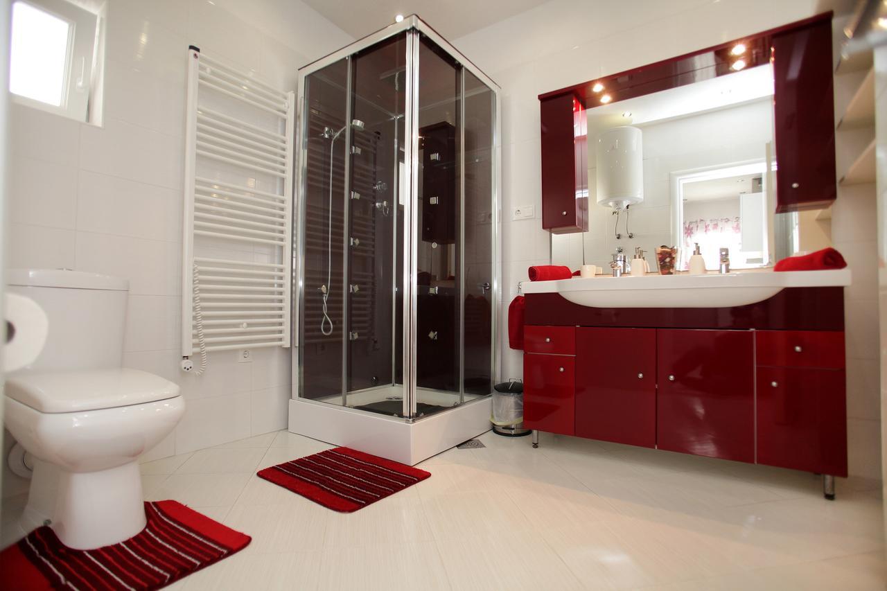 Gem Of The Sea Luxury Beach Apartment With Brand New Heating Infinity Pool Trogir Ngoại thất bức ảnh