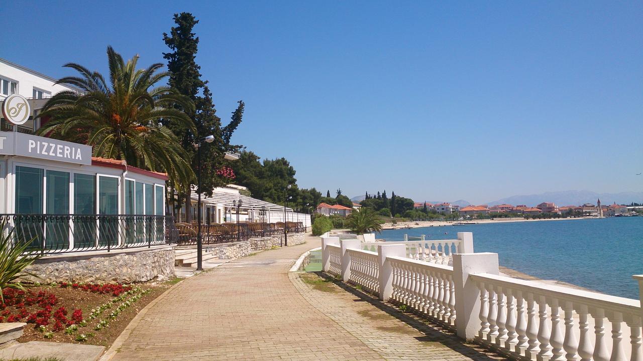 Gem Of The Sea Luxury Beach Apartment With Brand New Heating Infinity Pool Trogir Ngoại thất bức ảnh