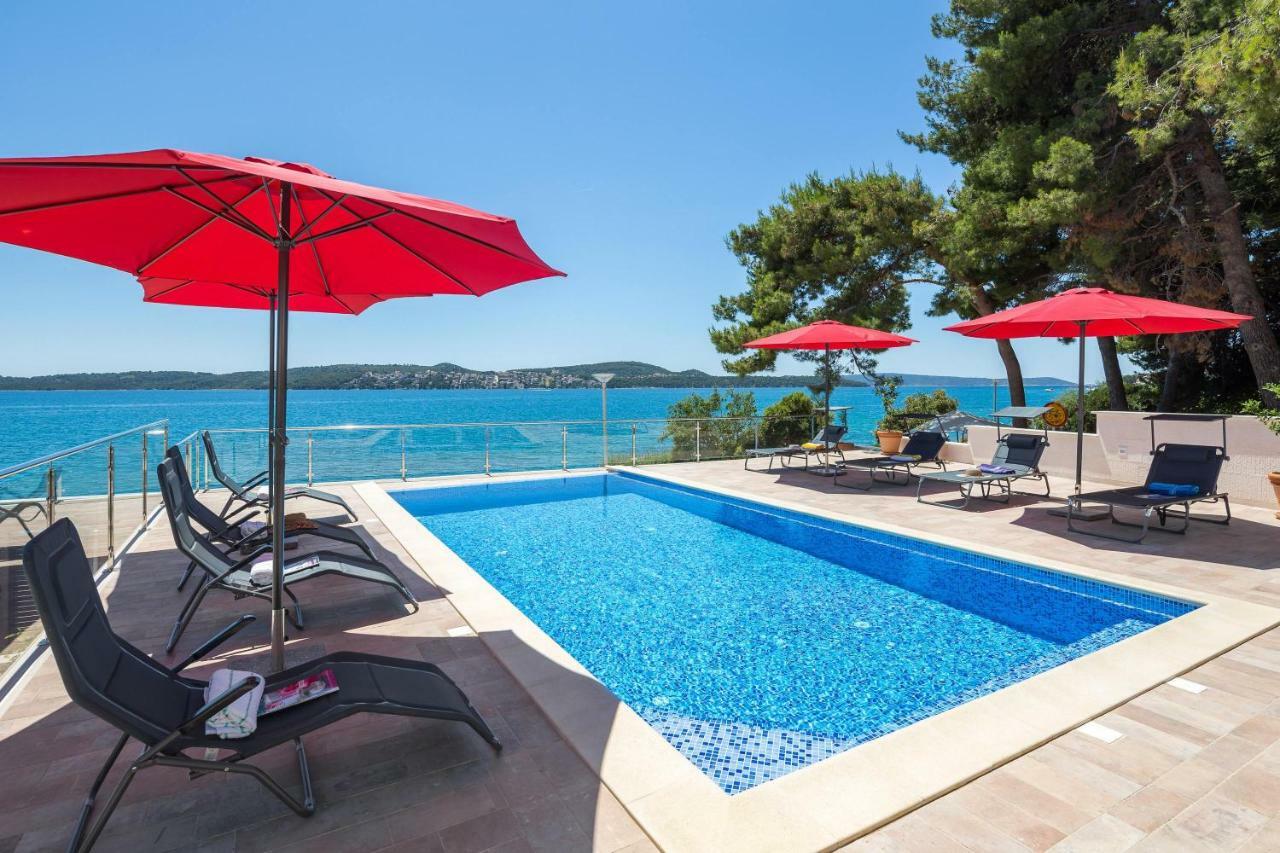 Gem Of The Sea Luxury Beach Apartment With Brand New Heating Infinity Pool Trogir Ngoại thất bức ảnh