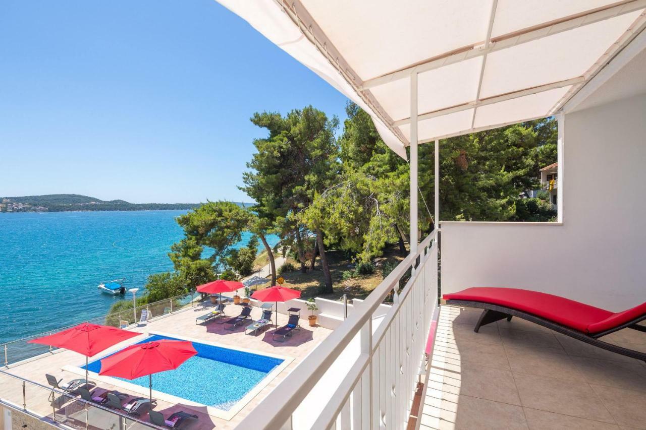 Gem Of The Sea Luxury Beach Apartment With Brand New Heating Infinity Pool Trogir Ngoại thất bức ảnh