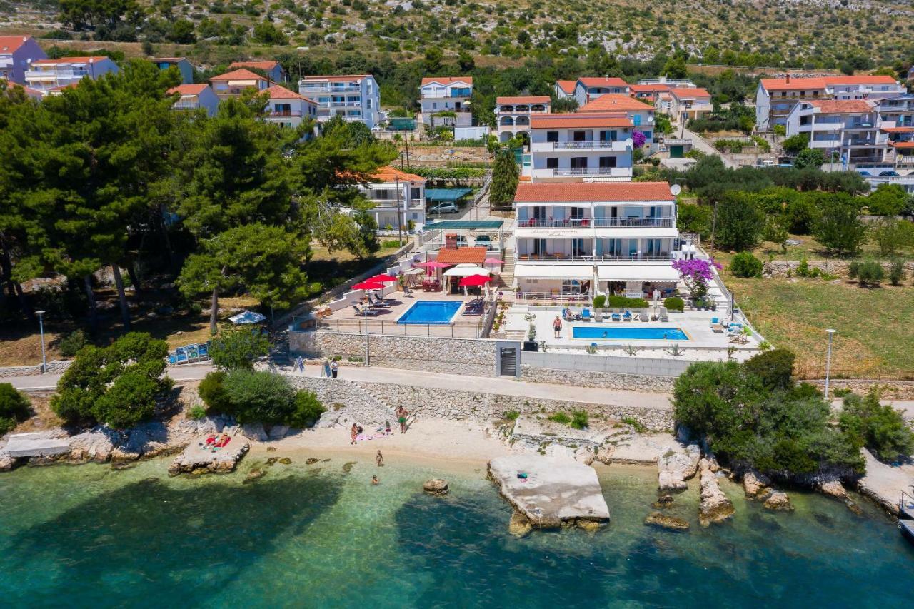 Gem Of The Sea Luxury Beach Apartment With Brand New Heating Infinity Pool Trogir Ngoại thất bức ảnh