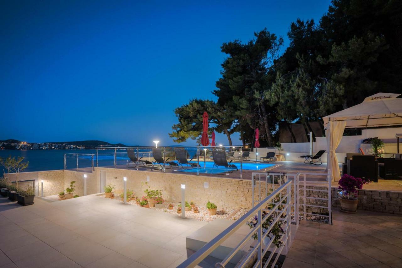 Gem Of The Sea Luxury Beach Apartment With Brand New Heating Infinity Pool Trogir Ngoại thất bức ảnh
