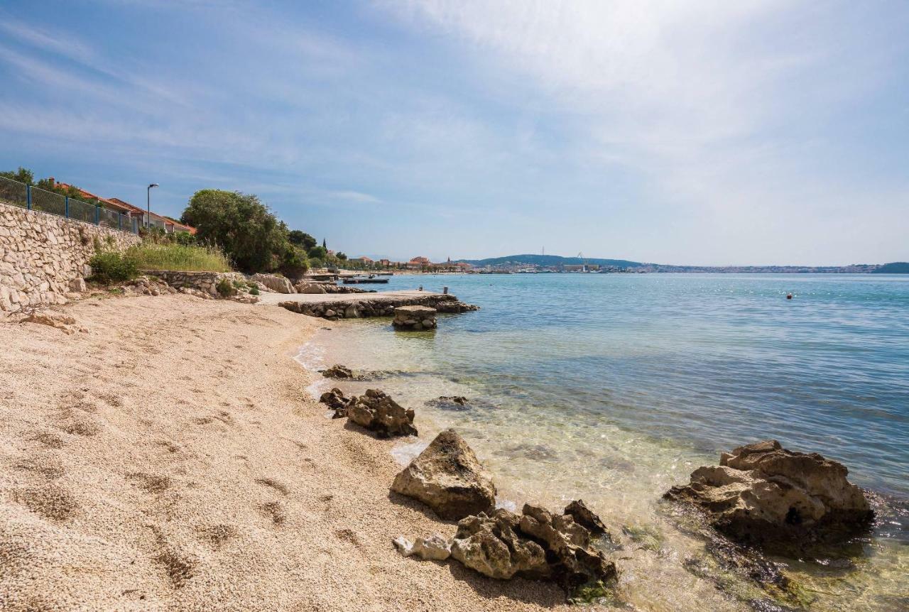 Gem Of The Sea Luxury Beach Apartment With Brand New Heating Infinity Pool Trogir Ngoại thất bức ảnh