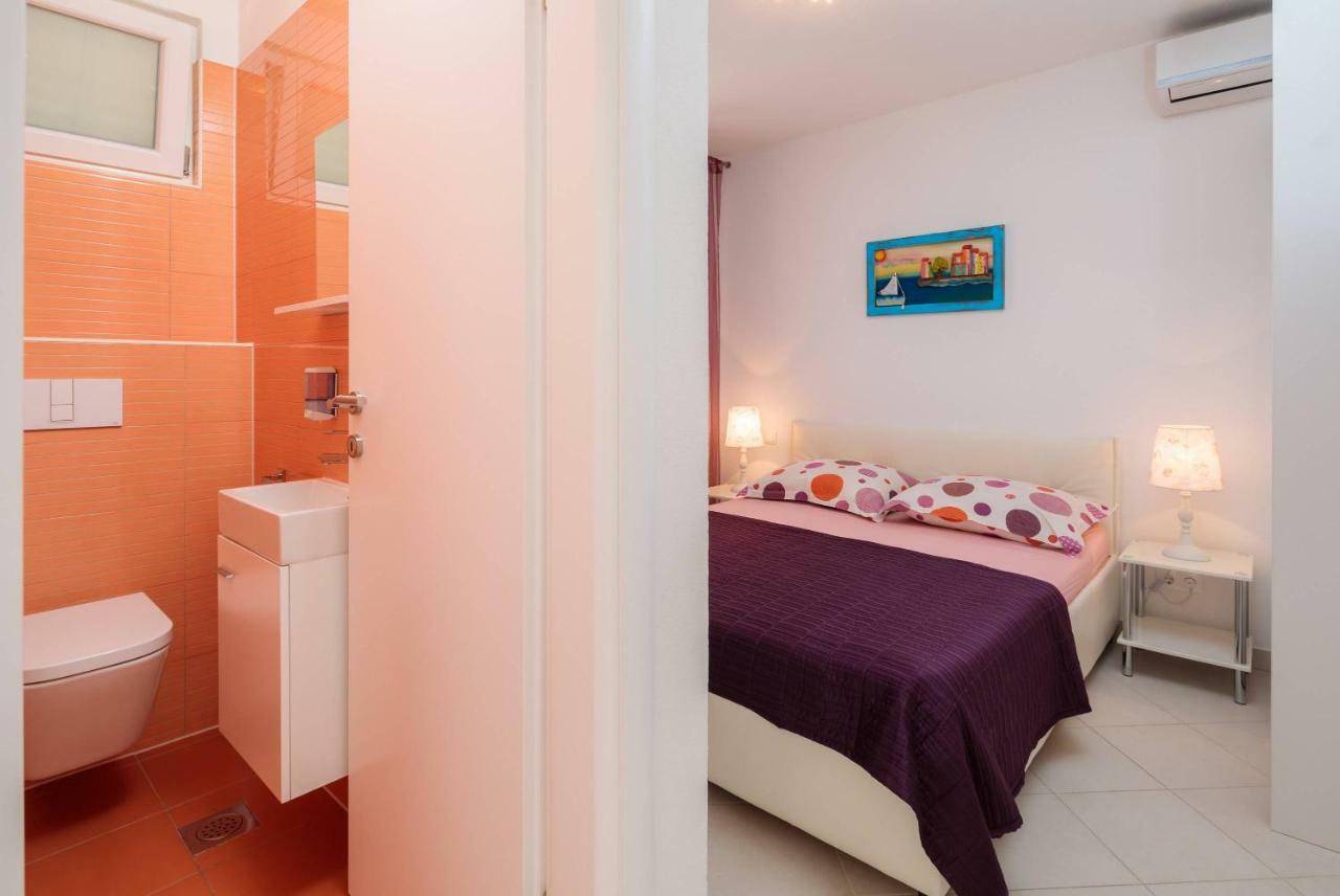 Gem Of The Sea Luxury Beach Apartment With Brand New Heating Infinity Pool Trogir Ngoại thất bức ảnh