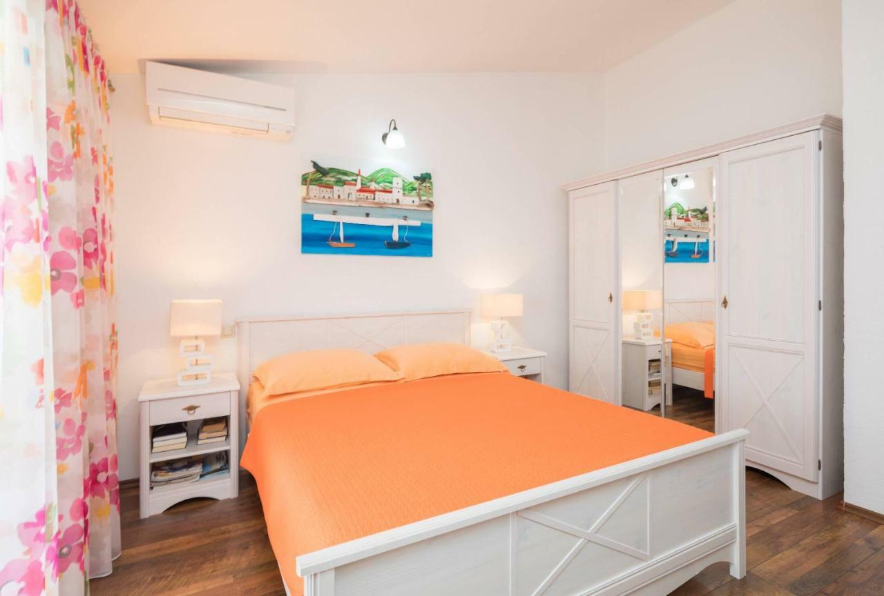Gem Of The Sea Luxury Beach Apartment With Brand New Heating Infinity Pool Trogir Ngoại thất bức ảnh