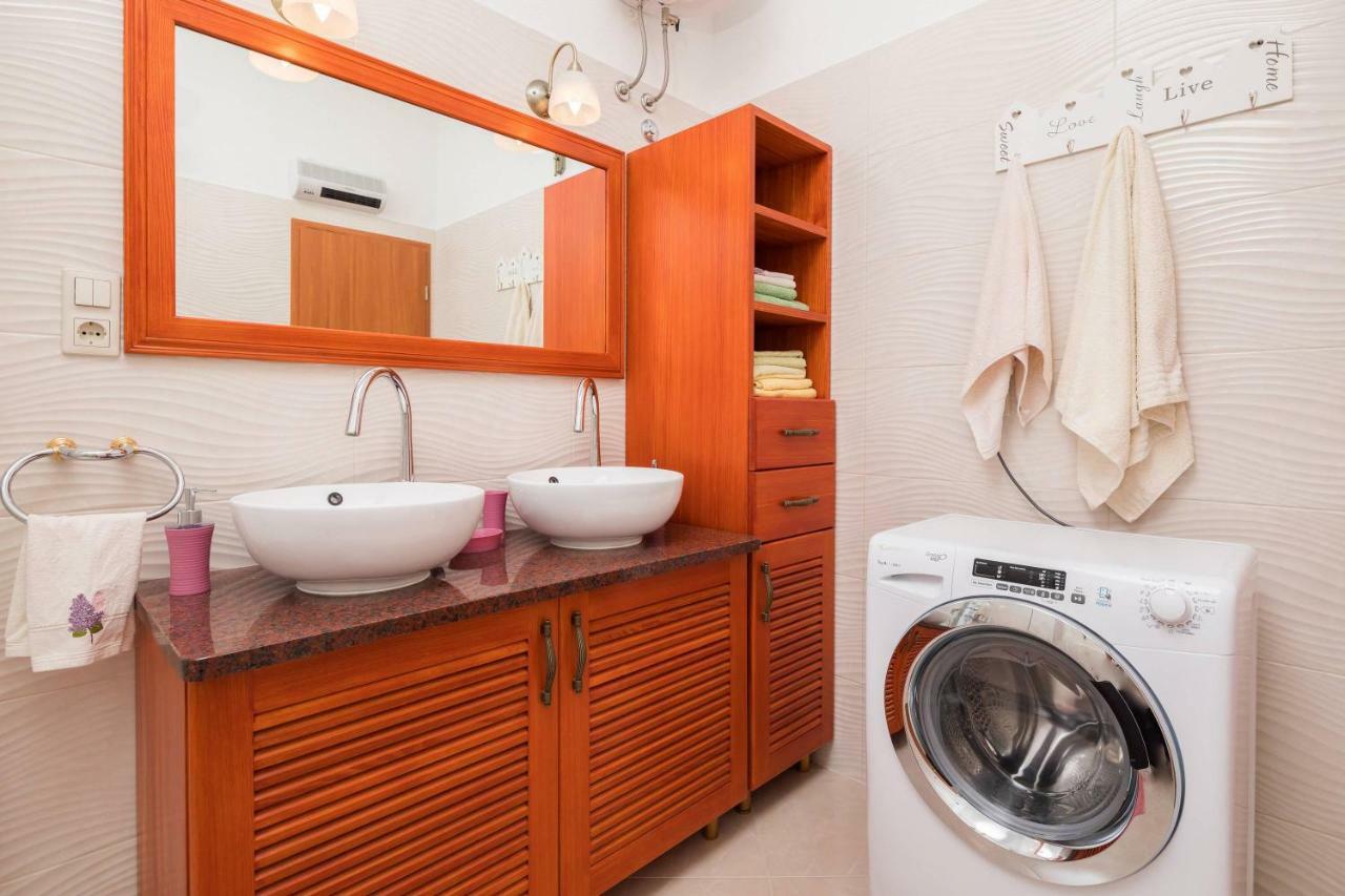 Gem Of The Sea Luxury Beach Apartment With Brand New Heating Infinity Pool Trogir Ngoại thất bức ảnh