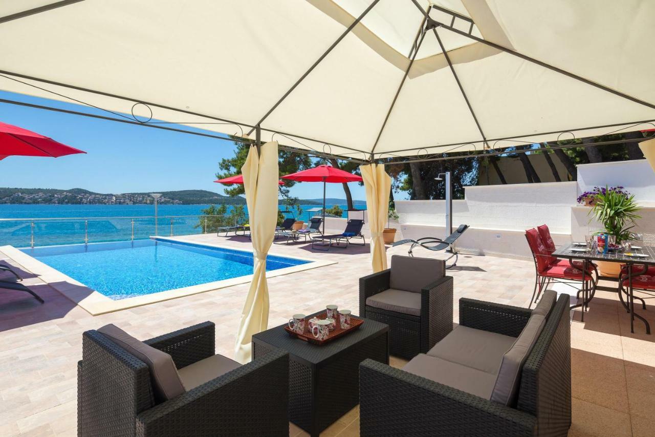 Gem Of The Sea Luxury Beach Apartment With Brand New Heating Infinity Pool Trogir Ngoại thất bức ảnh