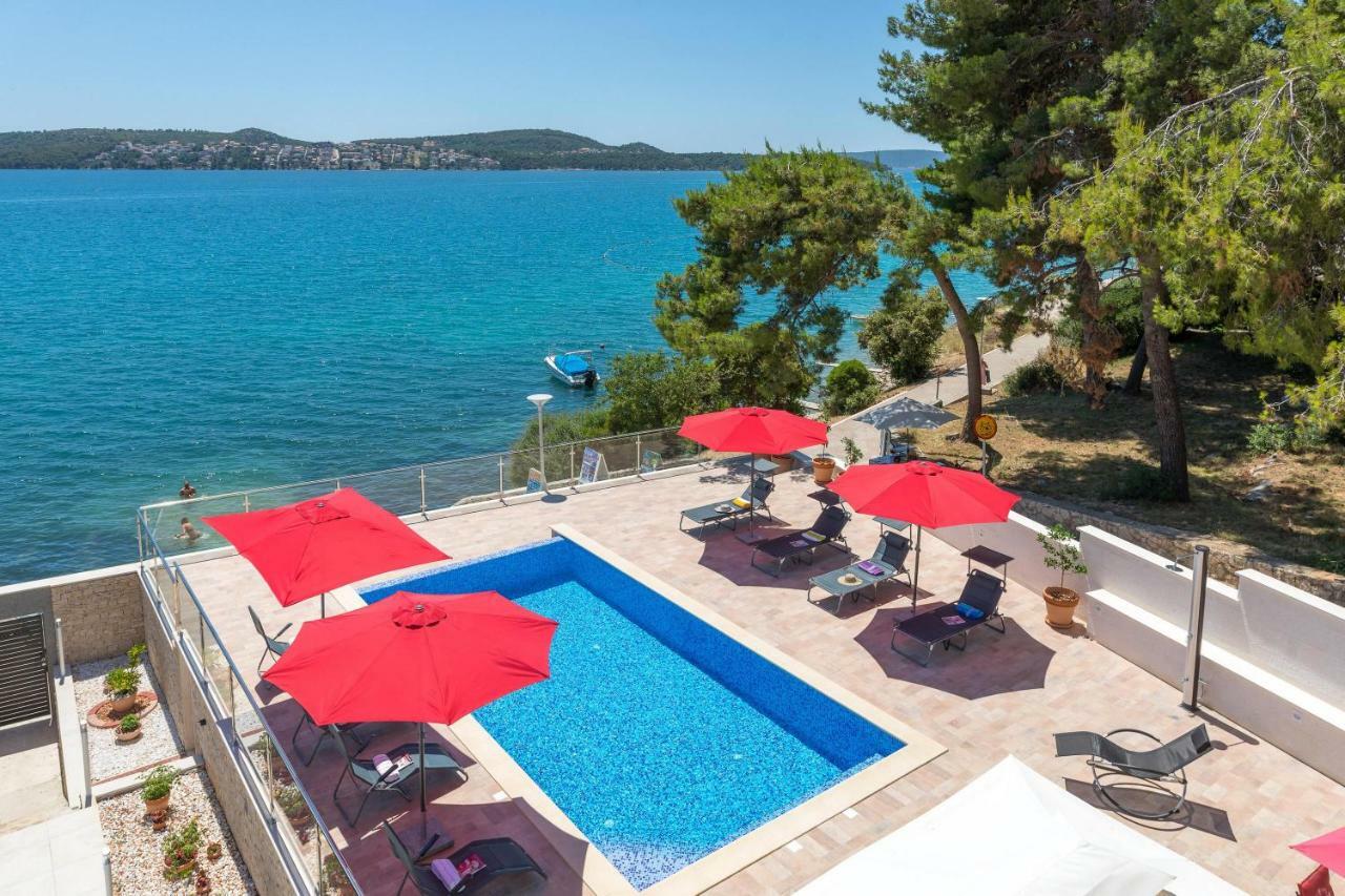 Gem Of The Sea Luxury Beach Apartment With Brand New Heating Infinity Pool Trogir Ngoại thất bức ảnh