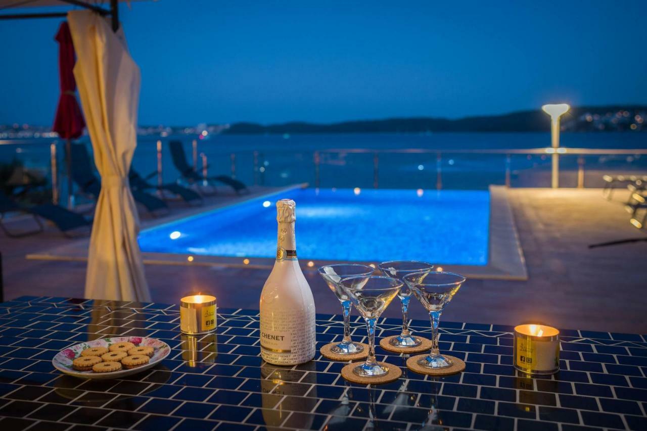 Gem Of The Sea Luxury Beach Apartment With Brand New Heating Infinity Pool Trogir Ngoại thất bức ảnh