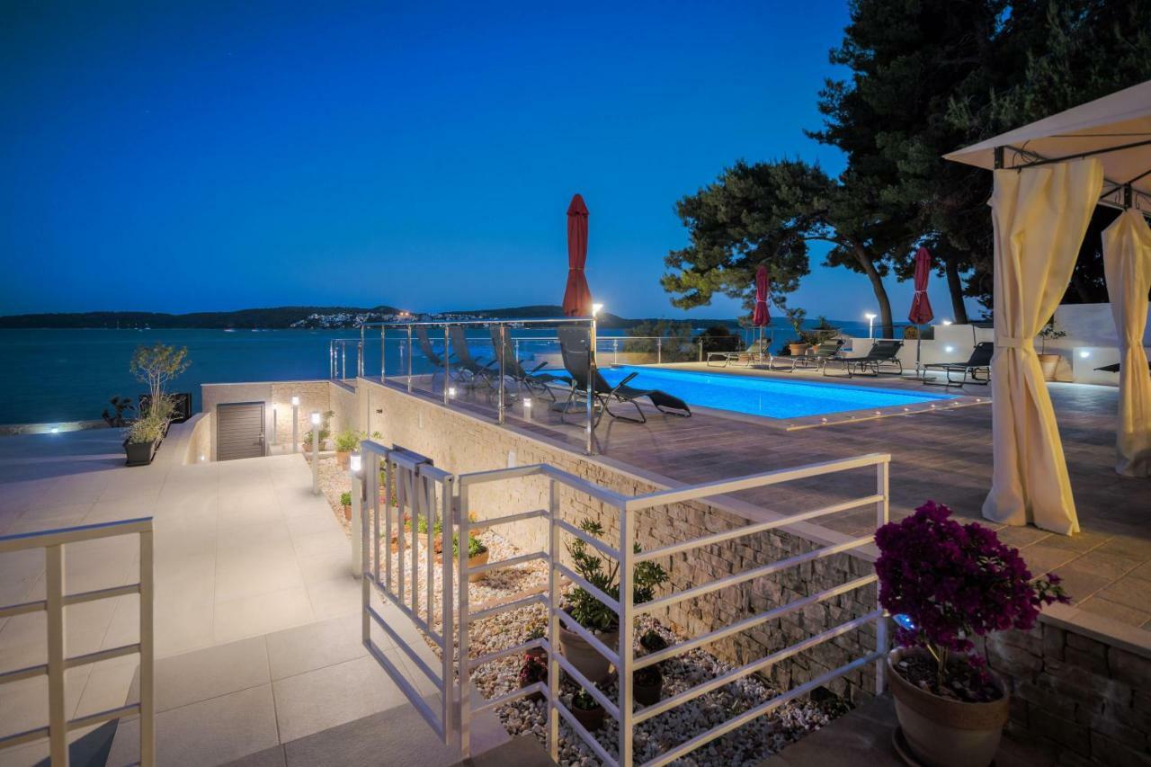 Gem Of The Sea Luxury Beach Apartment With Brand New Heating Infinity Pool Trogir Ngoại thất bức ảnh